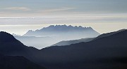 76 Il Resegone tra la foschia e le nebbie di valli e pianura 